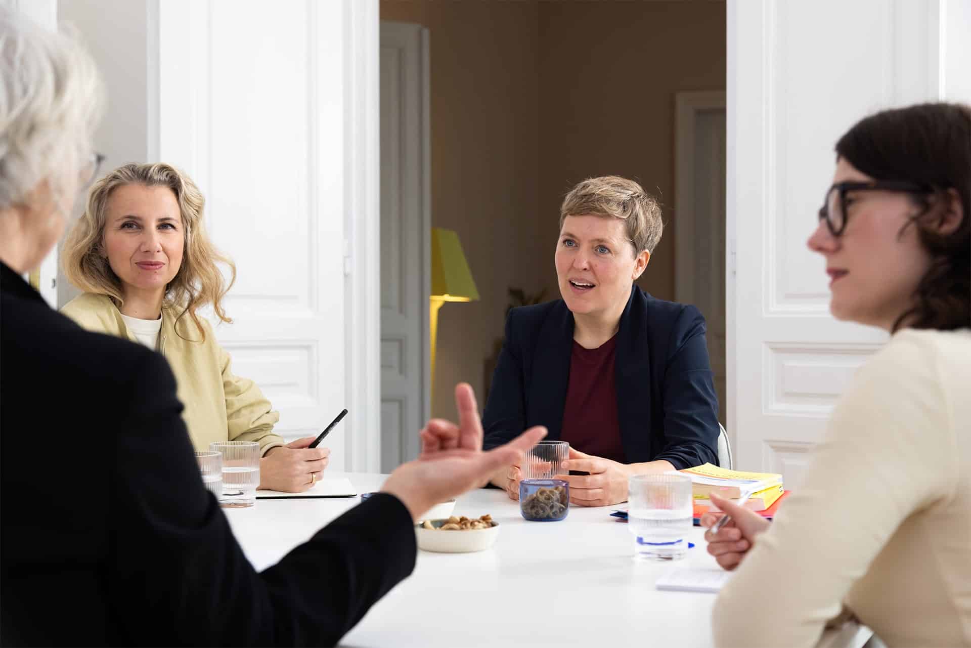 PM5A6383_web_gerade-linien-min